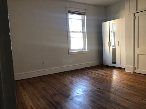 236 S 45th St #2R, Philadelphia, PA 19104