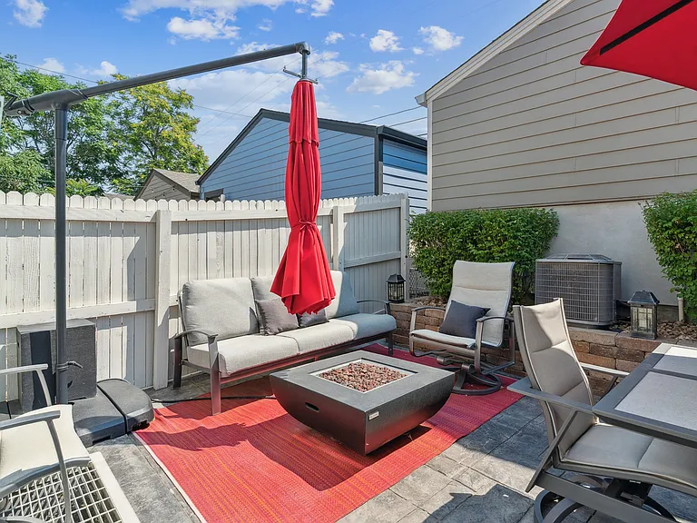2428 N Clarkson St — Photo 38