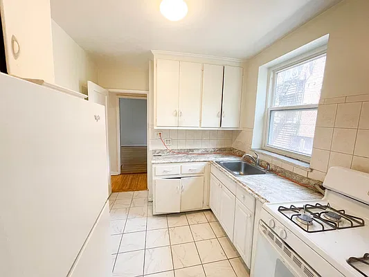 Rented by Showcase Realty | media 4