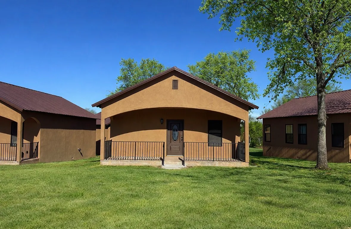 1 bed, 700 sqft, $1,200 — Photo 1