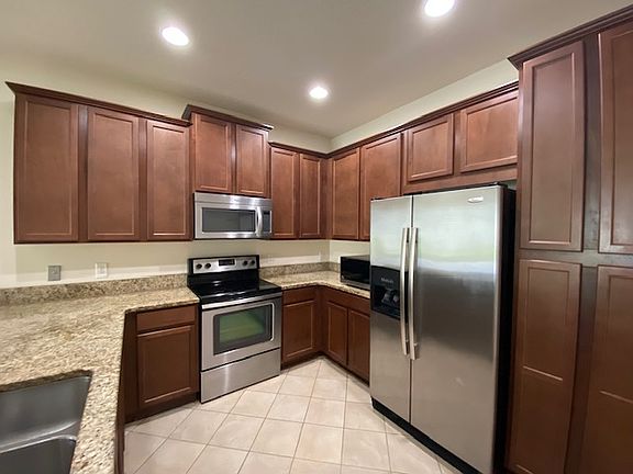 3rd image of 7347 Azalea Cove Cir