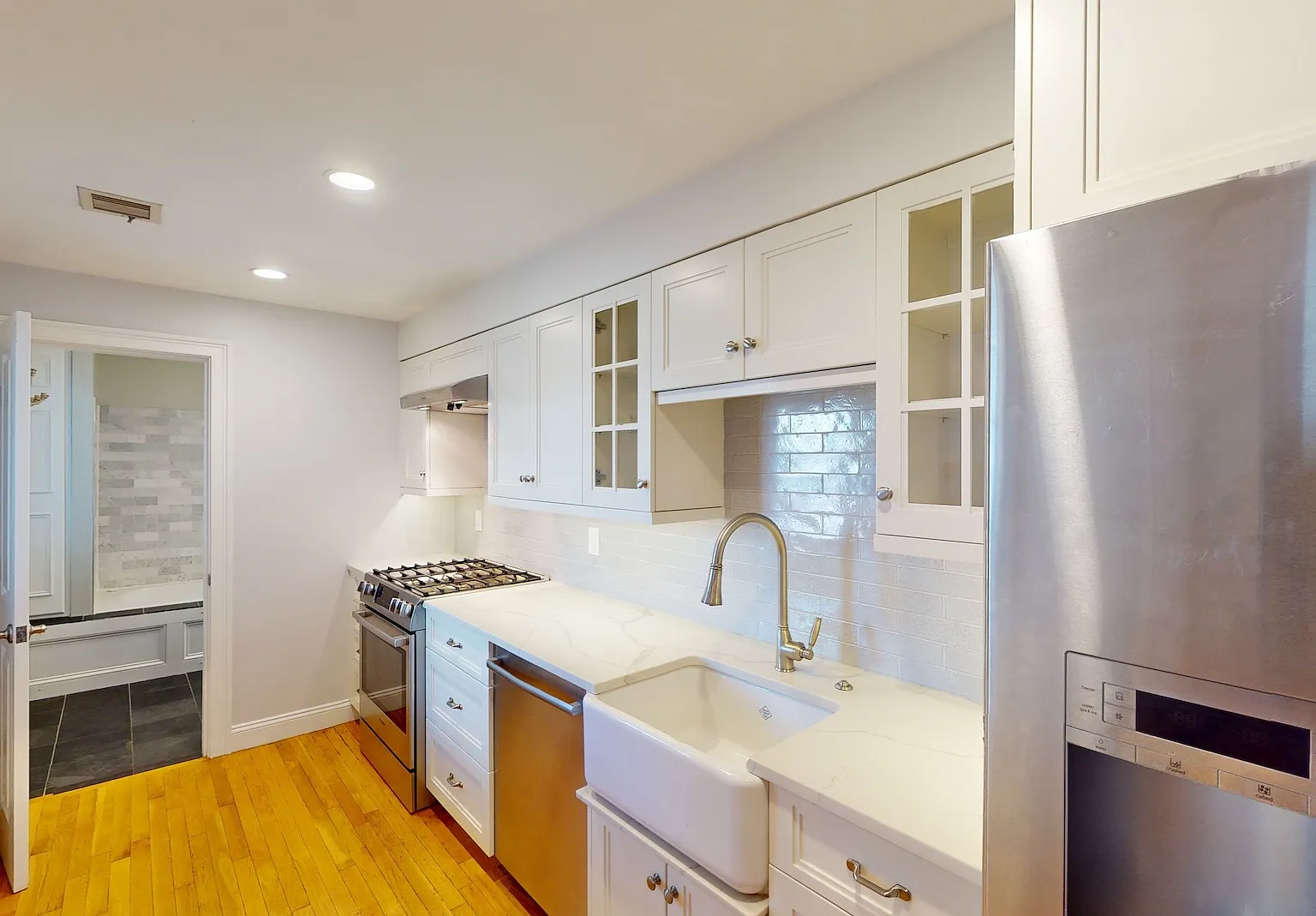 2 bed, 2.0 bath, 1050 sqft, $4,500 — Photo 4