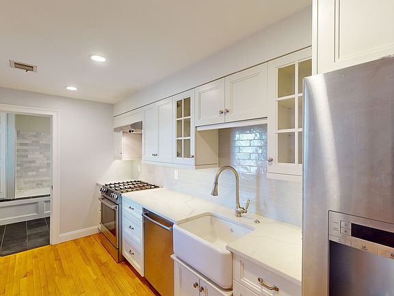 4th image of 214 W 7th St #2L