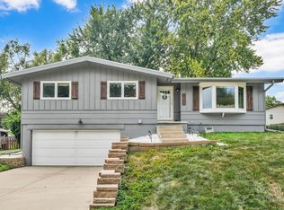 1929 Tilbury Rd, Waterloo, IA 50701