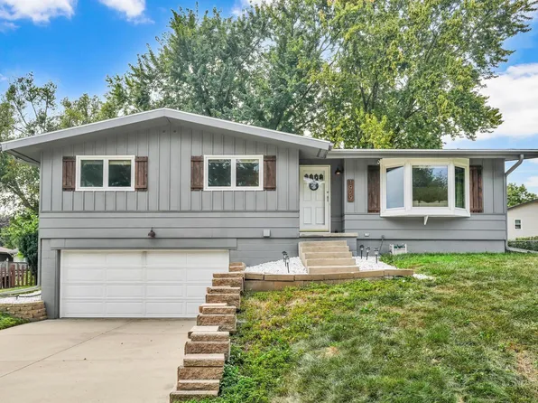 1929 Tilbury Rd, Waterloo, IA 50701