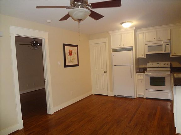 3rd image of 303 1/2 E 28th St