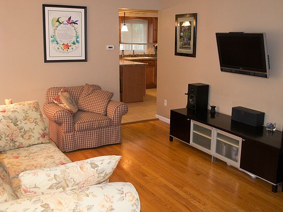 3rd image of 100 Wellington Ave