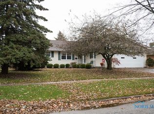 1303 Eastland Dr, Oregon, OH 43616