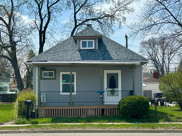 1330 Water St, Port Huron, MI 48060