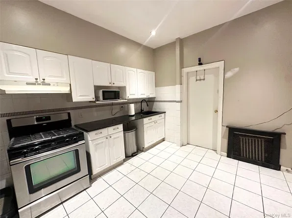 122 7th Ave #1, Mount Vernon, NY 10550