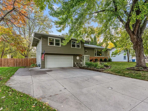 1440 Pennsylvania Ave N, Golden Valley, MN 55427