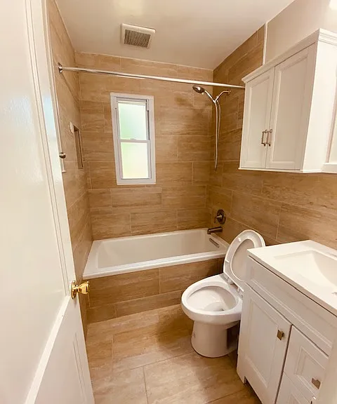 Full bathroom 1