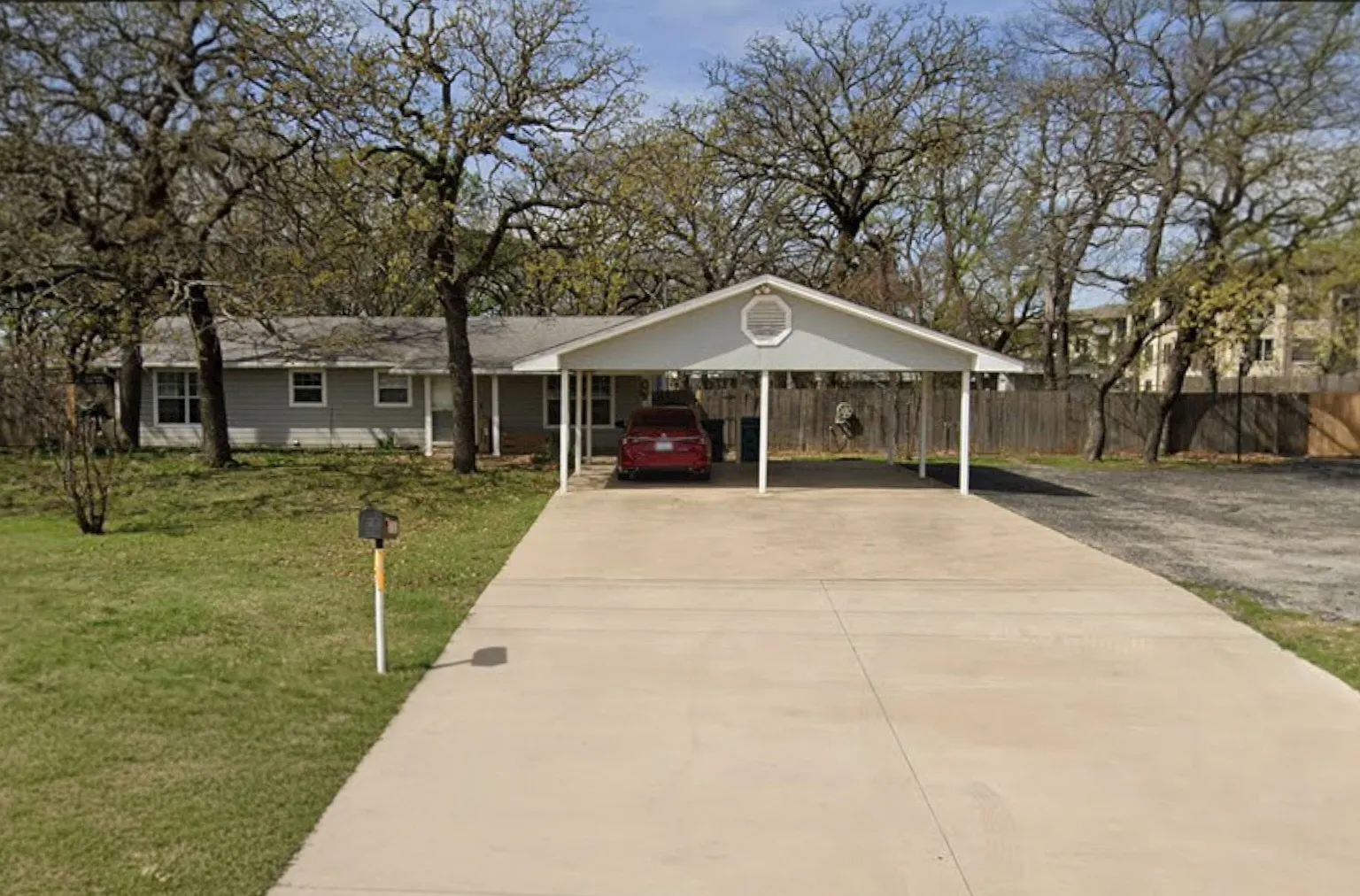 3 bed, 1.5 bath, 1450 sqft, $2,000 — Photo 1