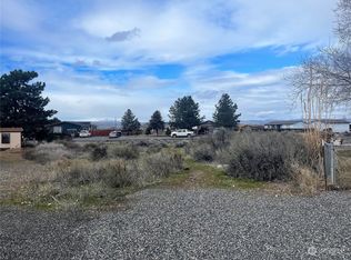 306 Agate Ln SW, Mattawa, WA 99349