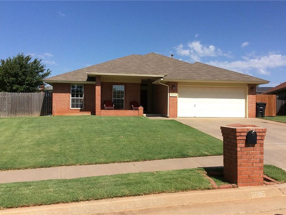 1st image of 2605 E Hills Dr