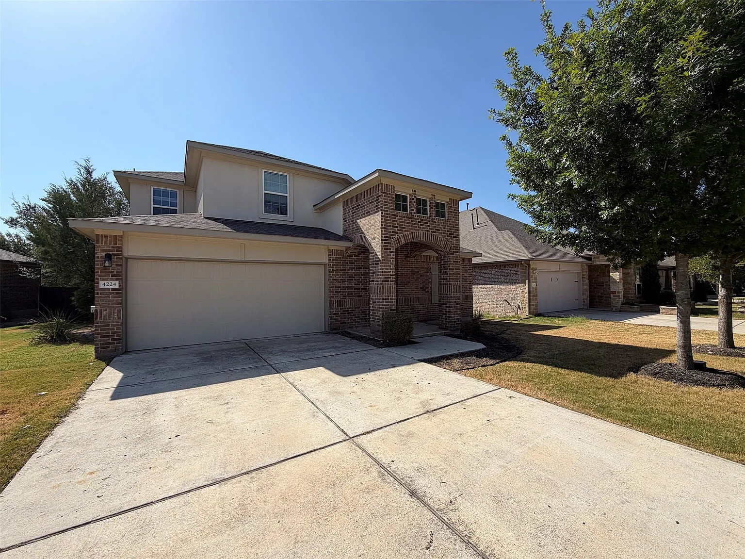 4 bed, 2.5 bath, 2291 sqft, $2,295 — Photo 2