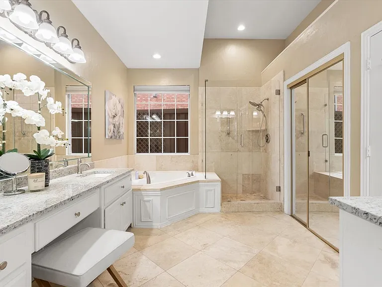 2633 Shadow Hill Ln — Photo 21