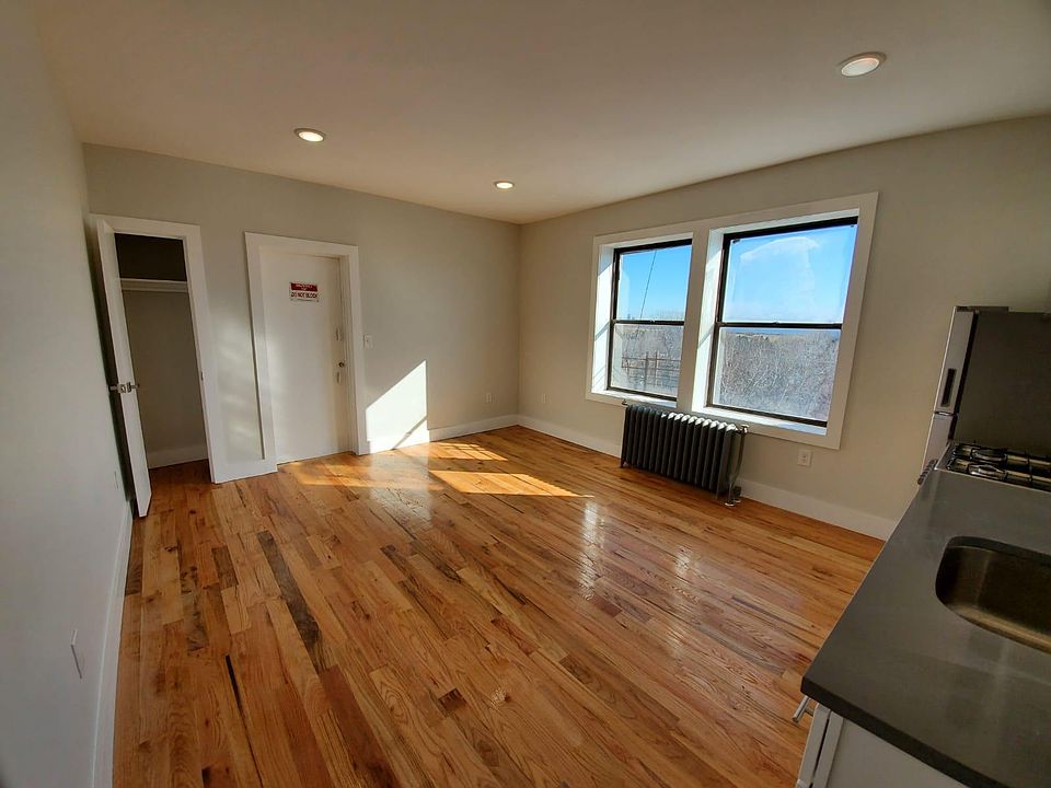 2nd image of 502 Garfield Ave #4B