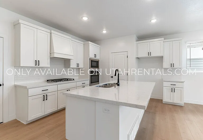 76 S Moonlit Rd — Photo 8