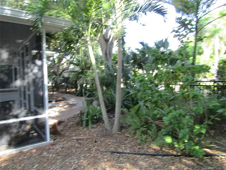 421 Riviera St — Photo 26