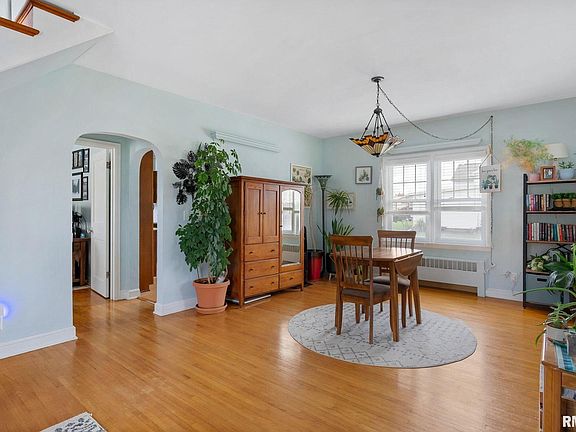3rd image of 848 S Oakwood Ave