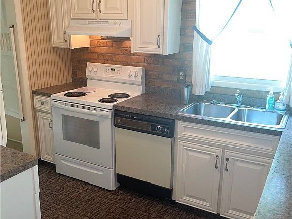 3rd image of 7803 Glen Oaks Dr NE