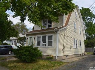 133 E 11th St, Huntington Station, NY 11746
