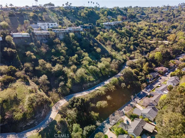 3724 N Knobhill Dr #74, Sherman Oaks, CA 91423