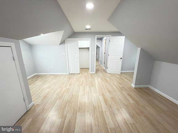 3rd image of 14 Darwin Rd