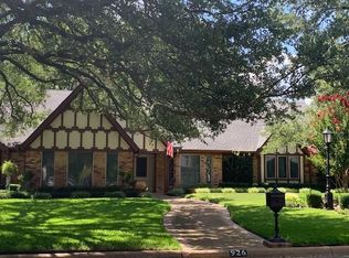 926 Highland Dr, Cleburne, TX 76033