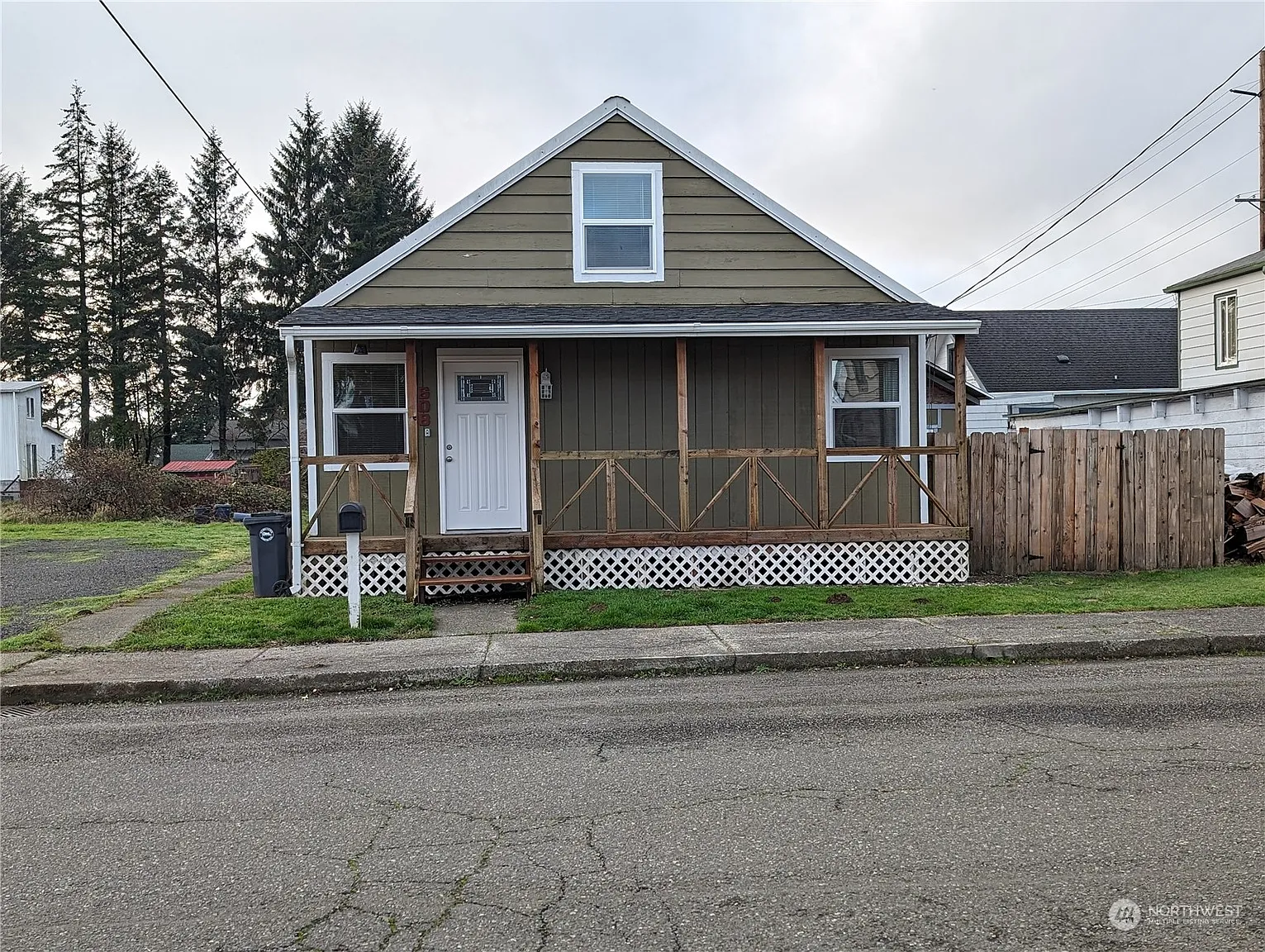 608 30th Street photo 1