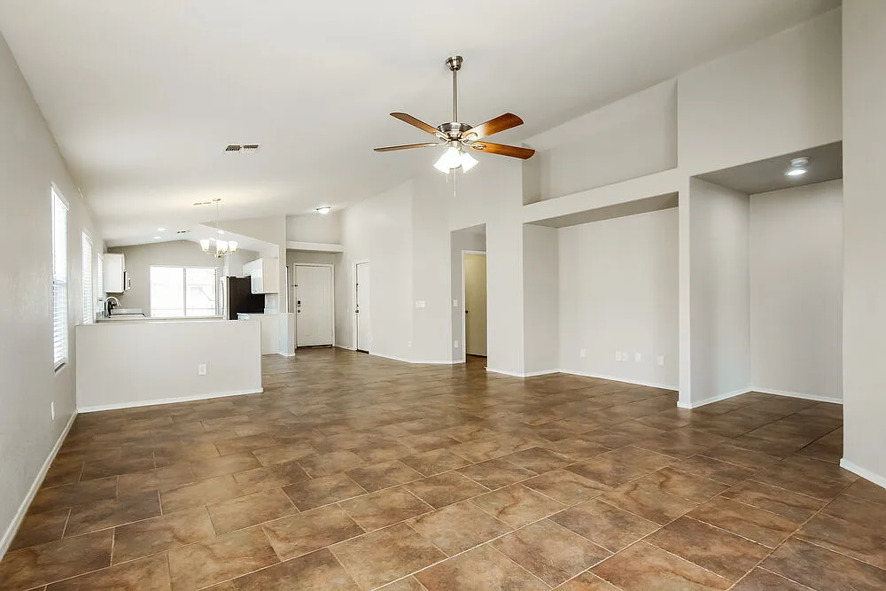 3 bed, 2.0 bath, 1525 sqft, $2,110 — Photo 4