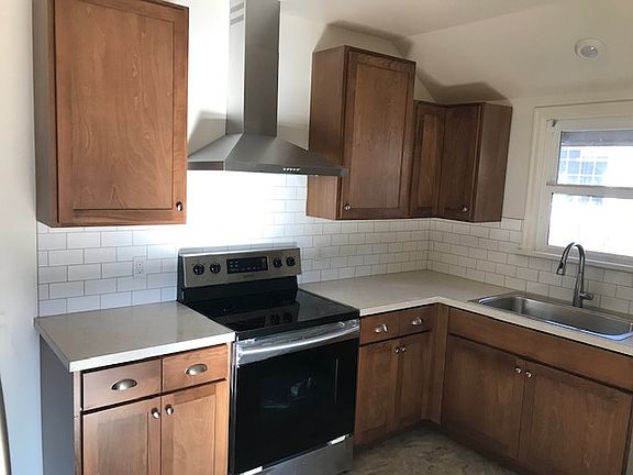 3rd image of 527 Juniper St