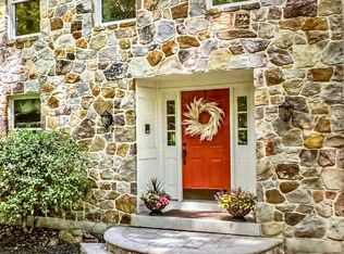 1 Ardmoor Ln, Chadds Ford, PA 19317