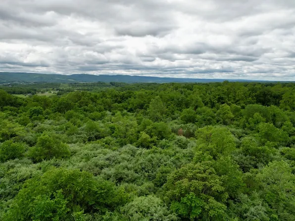 Smiley Rd, Uniontown, PA 15401