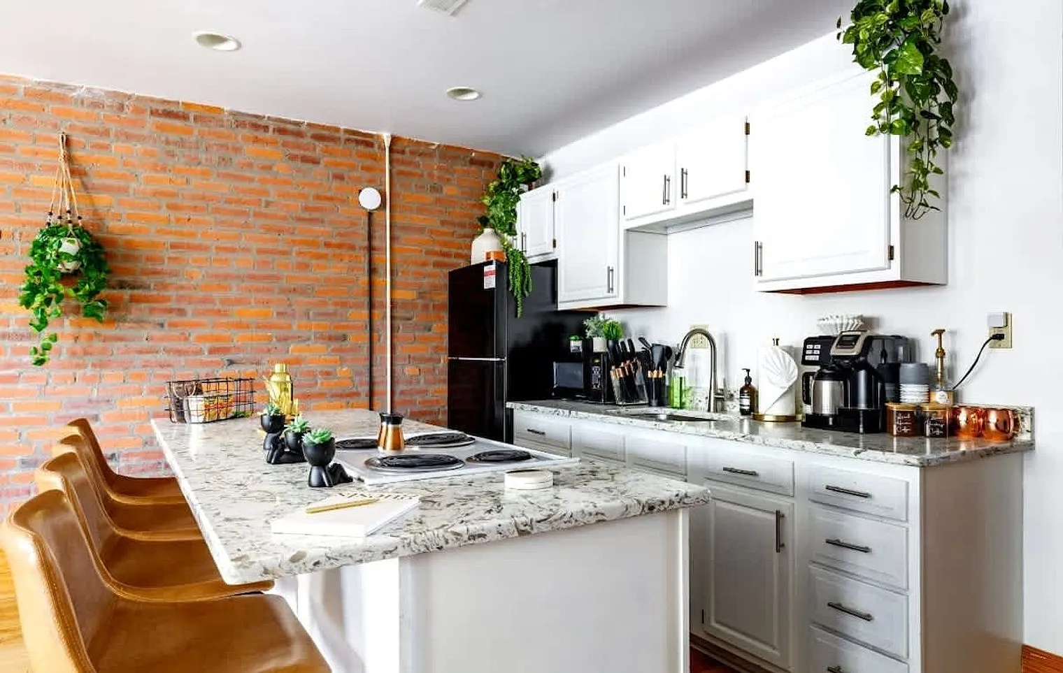 2 bed, 1.0 bath, 1194 sqft, $3,885 — Photo 4