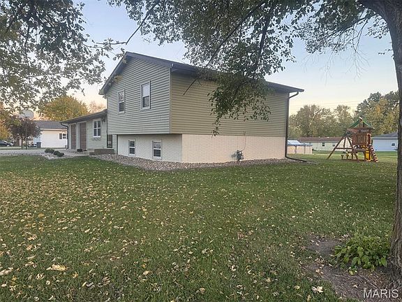 5th image of 340 Westwood Dr