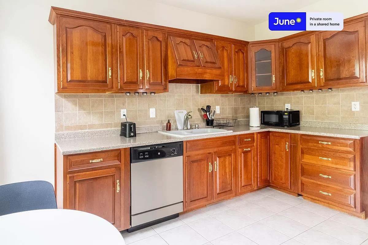 Full bedroom in 3 bed/1 bath home in Central Square #1299 C — Photo 4