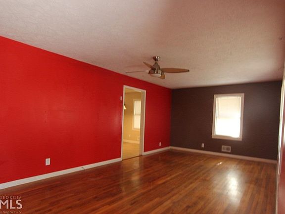 2nd image of 541 Meadowbrook Dr SE