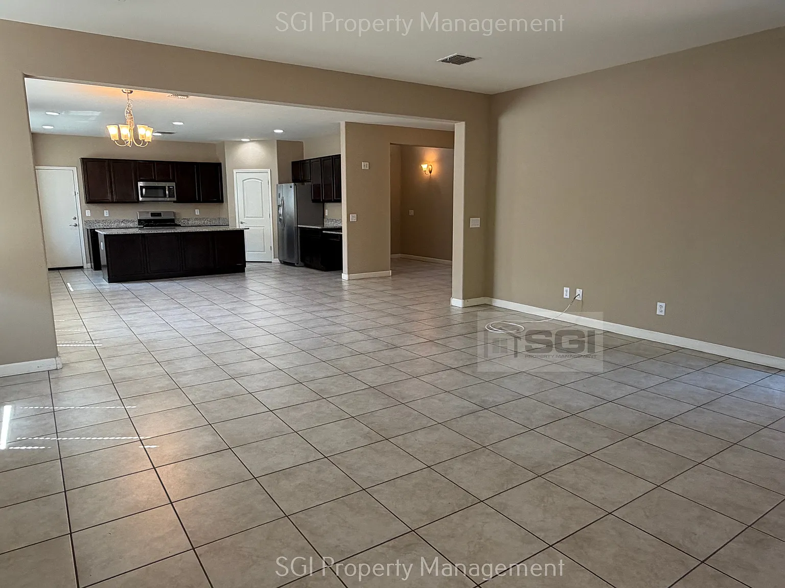 Beautiful Cul-De-Sac Home Near Park! — Photo 3