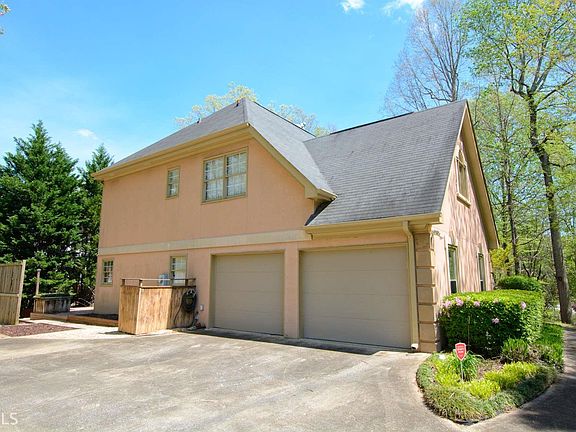 4th image of 9403 Logan Ln