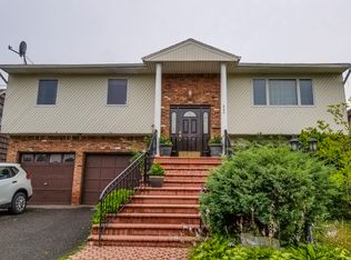 864 Peninsula Blvd, Woodmere, NY 11598