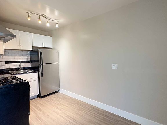 5th image of 3601 College Ave #7
