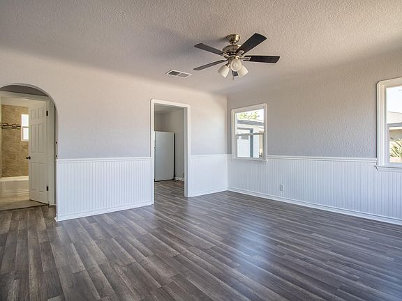 3rd image of 605 E Laurel Ave