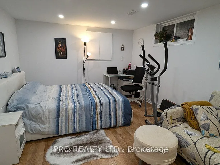 16 Cresthaven Dr — Photo 32