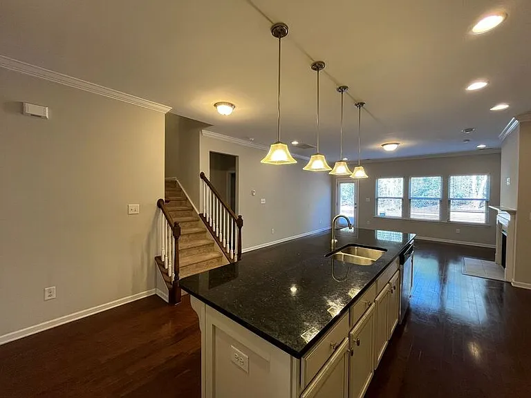 310 Princess Pl — Photo 6