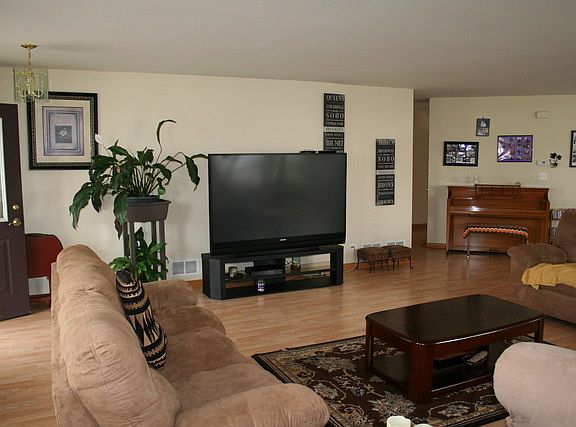 3rd image of 119 Cottonwood Blvd