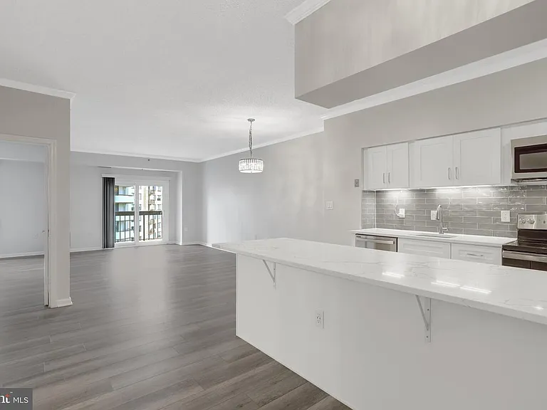 1211 S Eads St #1203 — Photo 9