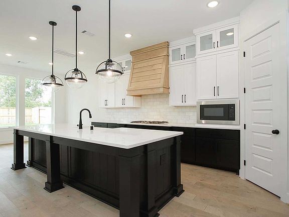 4th image of 1919 Golden Leaf Dr