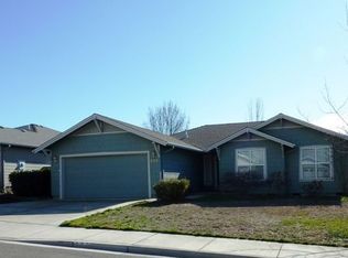 122 Country Hill Dr, Phoenix, OR 97535
